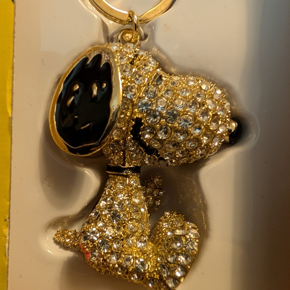 Gold Peanuts Figure Snoopy Keychain Bag Charm Key Ring Pendant New Gold Tone - Picture 3 of 4